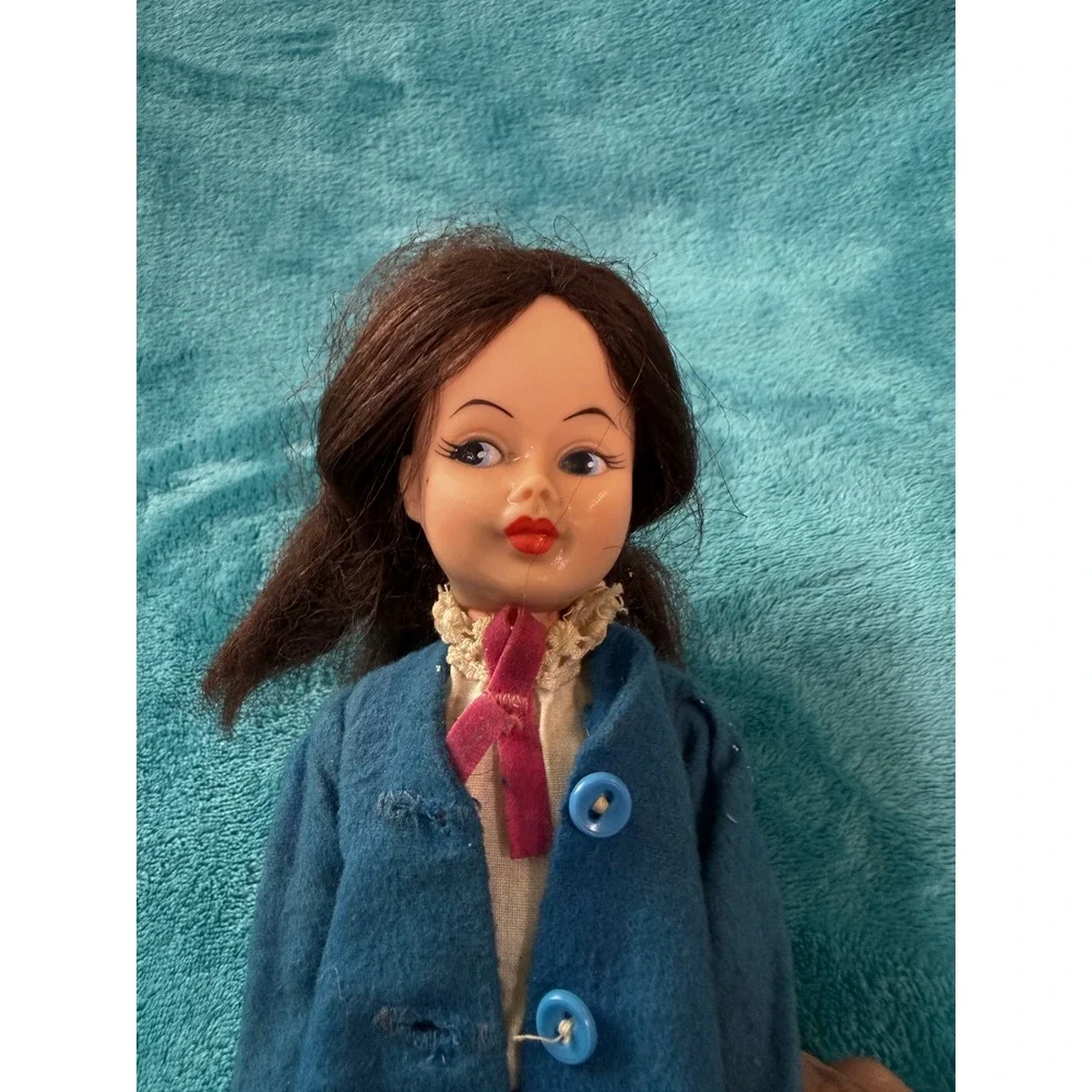 Vintage‎ Brunette Fashion Doll Blue Felt Coat Pink Skirt Retro Collectible Toy